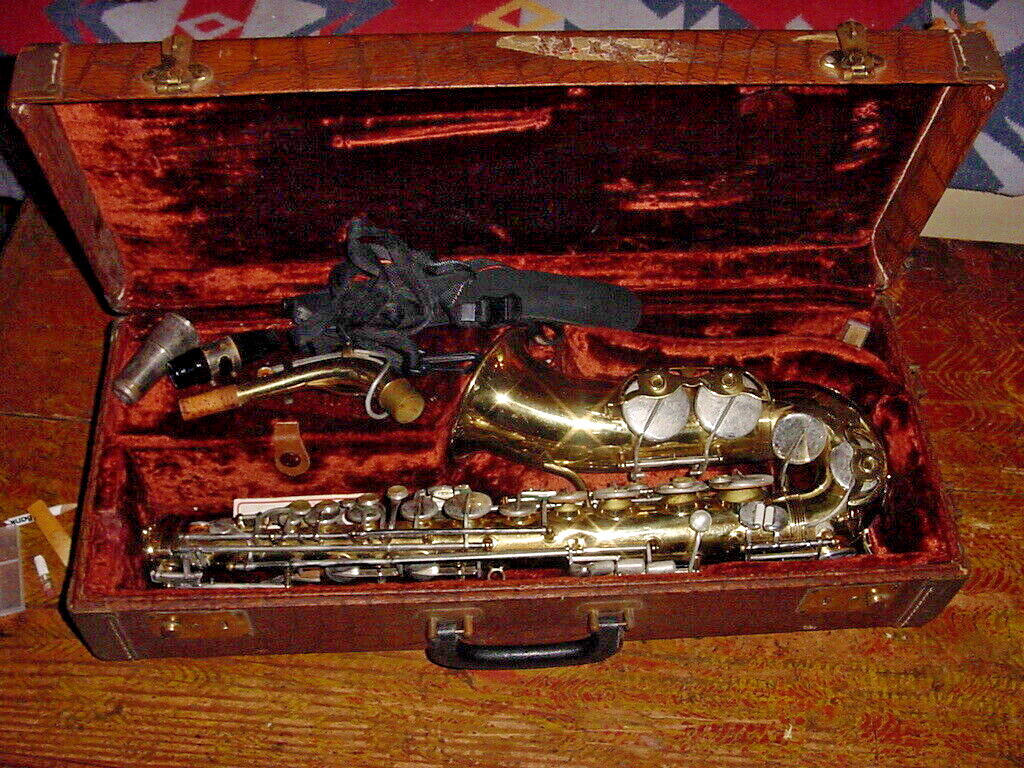 THE PARISIAN AMBASSADOR ALTO SAXOPHONE F E OLDS AND SONS