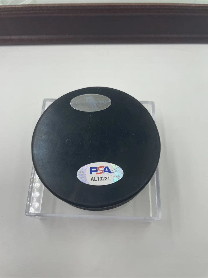 Хоккейная шайба 72' Summit с автографом Тони и Фила Эспостио PSA CERT - Изображение 3 из 4