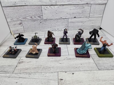 Lot of 11 D&D Pathfinder Fantasy Role-Playing Miniatures Wizards 2006  (Bin2)