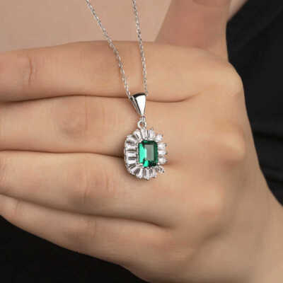 Exquisite Emerald Baguette Necklace - Timeless Elegance for the Modern Woman