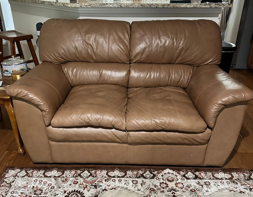 Leather Sofa Set Including Sofa, Loveseat and Recliner. - Image 2 of 3
