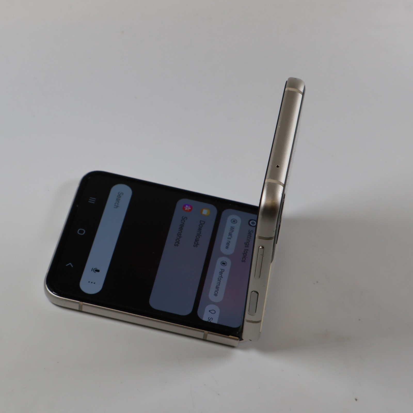 Samsung Galaxy Z Flip3 5G SM-F711B 128GB Cream Unlocked Average Condition 444