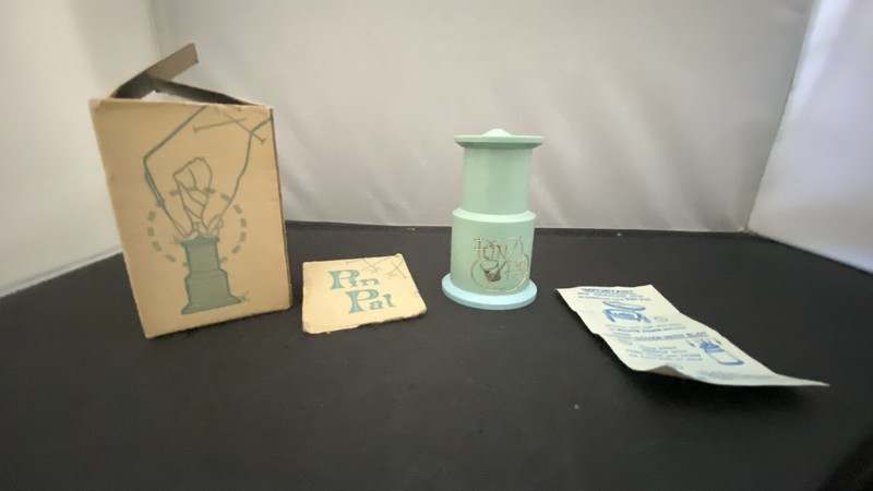 Vintage Tuppercraft Pin Pal, Needle/Pin Dispenser, 558-2, Tupperware w box