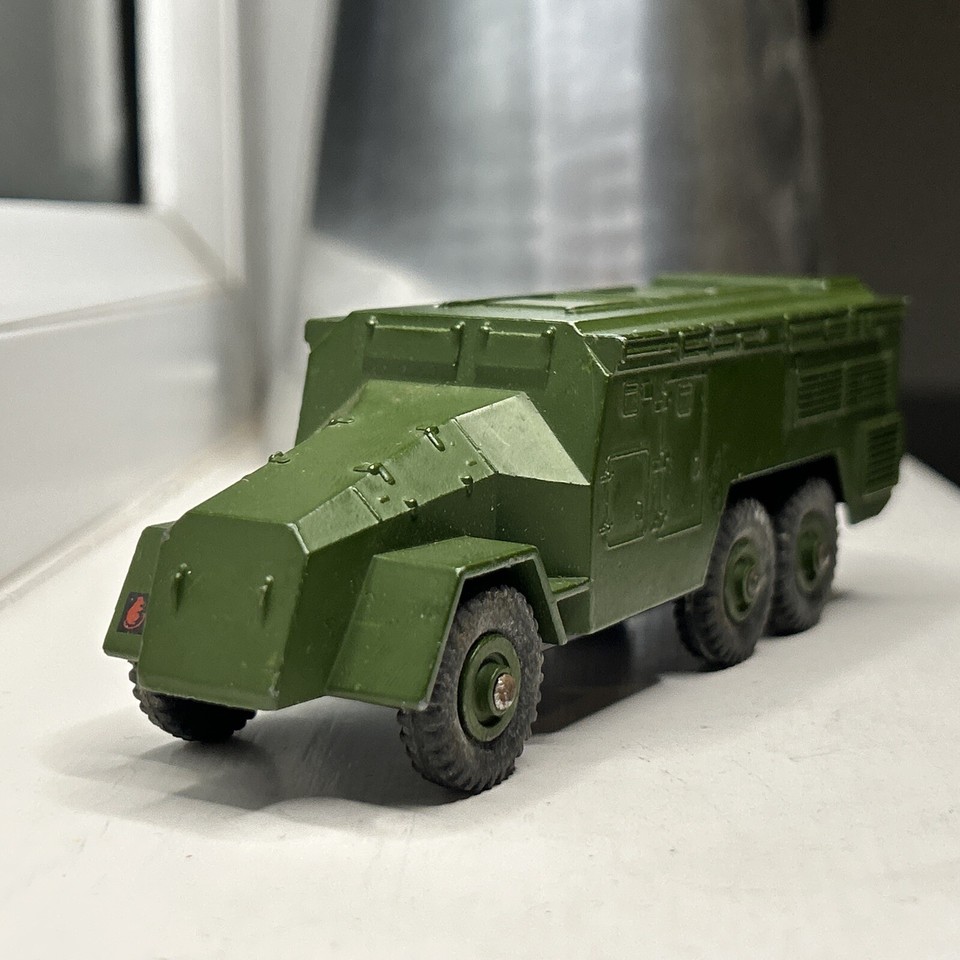 Dinky Toys 677 Armoured Command Vehicle die cast 1/43 carro armato