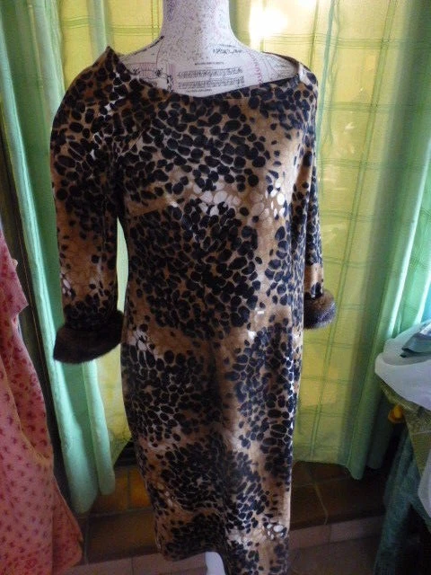 taille 4 4 femme vintage robe léopard ,manches poignets fourrure amovible - Photo 1/1