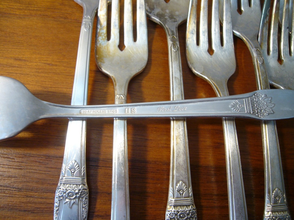 10 1847 ROGER BROS FIRST LOVE PATTERN SALAD FORKS