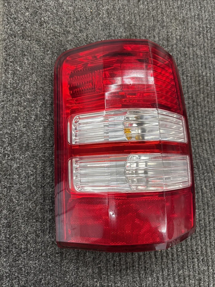 Lanterna traseira lateral esquerda Jeep Liberty 2008 a 2012 fabricante de equipamento original - Imagem 2 de 4