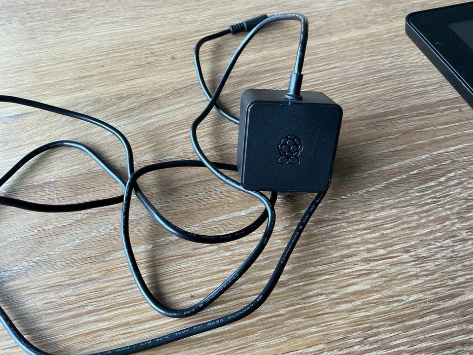 Raspberry Pi 4 Model B 4GB RAM mit Original 7 Zoll Display und Netzteil - Bild 4 von 4