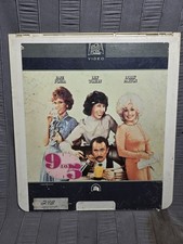 9 TO 5 Nine to Five CED VideoDisc 20th Century Fox Video Laser Disk Dolly Parton