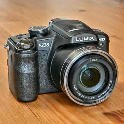 Panasonic LUMIX FZ38 (12,1 Megapixel, 18x Zoom, Leica-Objektiv)