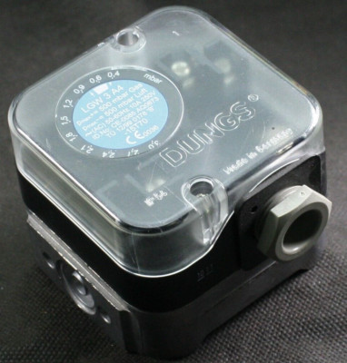 One (1) Dungs LGW3 A4 Differential Pressure Switch Germany 3 MBAR NEW