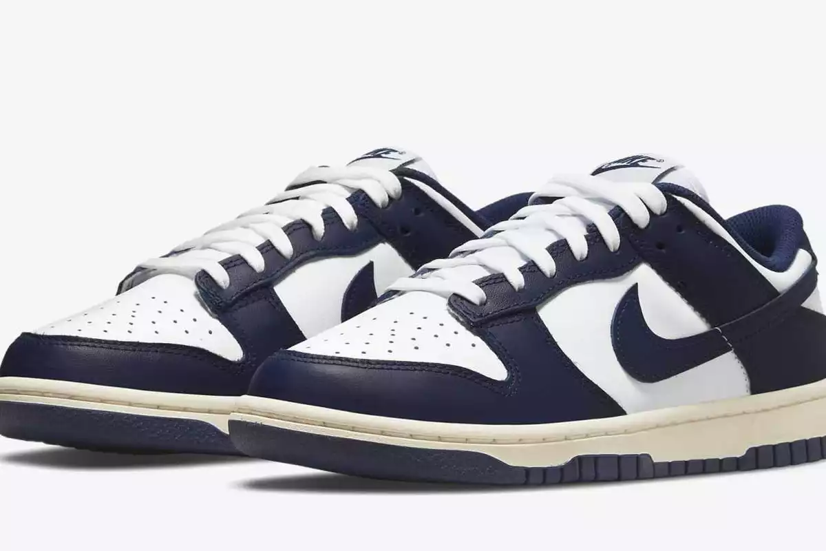 Nike WMNS Dunk Low "Vintage Navy"