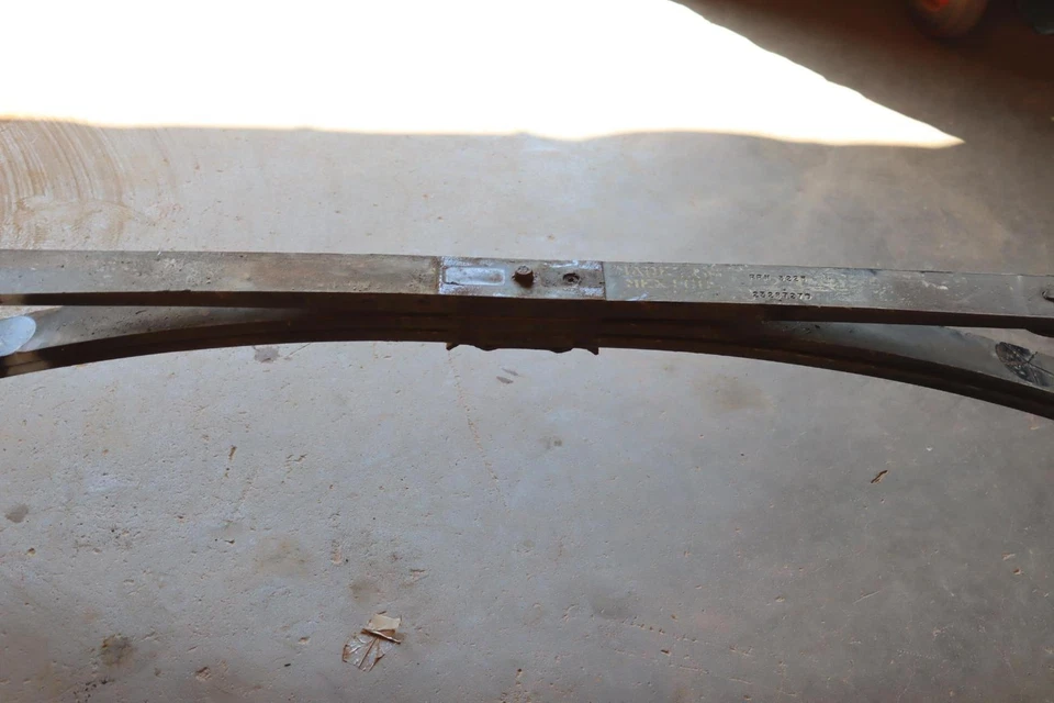 2014-2019 CHEVY SILVERADO 1500 REAR LEFT SUSPENSION LEAF SPRING OEM - Image 4 of 4