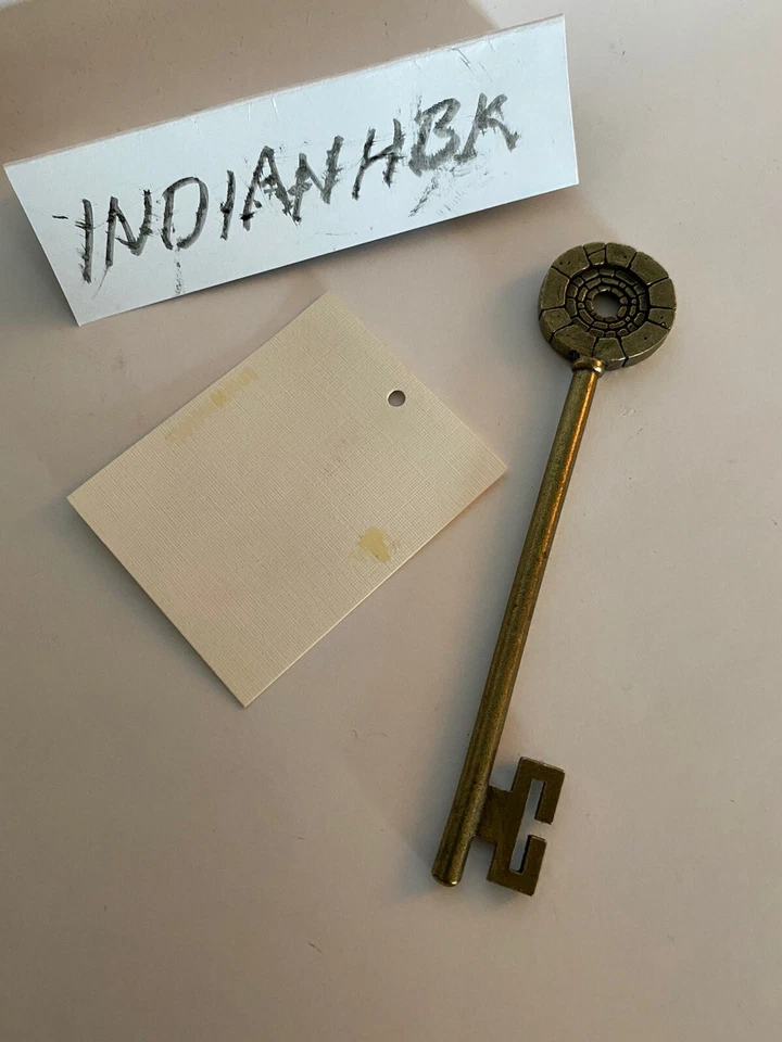 Locke & Key Echo Key 2010 BangPop! Exclusiva réplica de Netflix 153 de 500 rara Foto 3 de 4