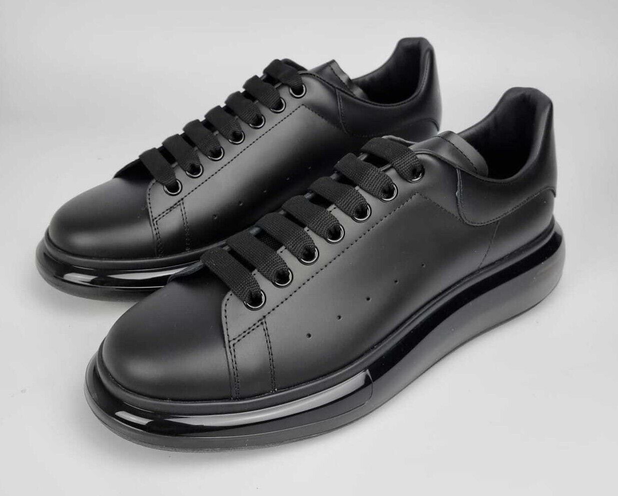 svale Søgemaskine markedsføring Afskedige Alexander McQueen Oversized Black Air Sole Sneakers New | eBay