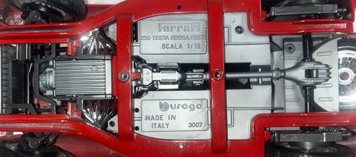 Burago 1/18 Scale Diecast - 3007 1957 Ferrari 250 Testarossa Red Black seats - Picture 5 of 10