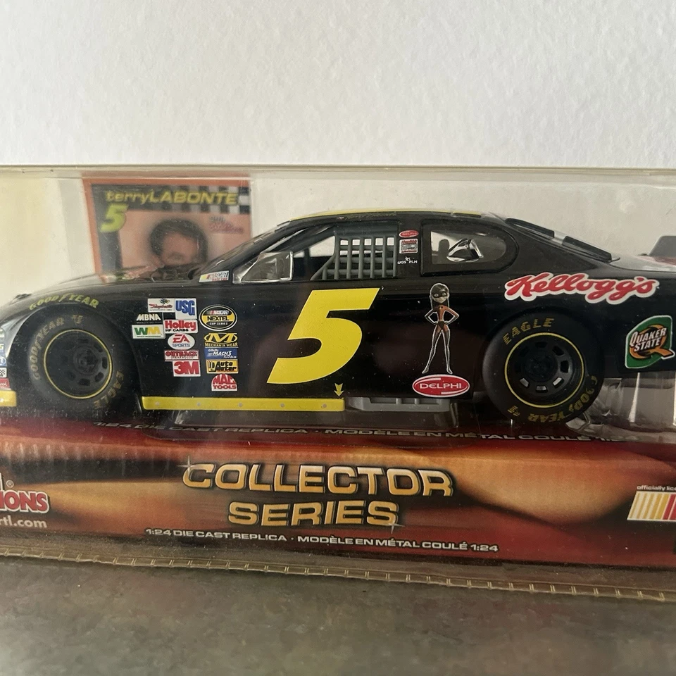 RACING CHAMPIONS 1/24 2004 TERRY LABONTE #5 KELLOGGS THE INCREDIBLES DIECAST - Image 3 of 4