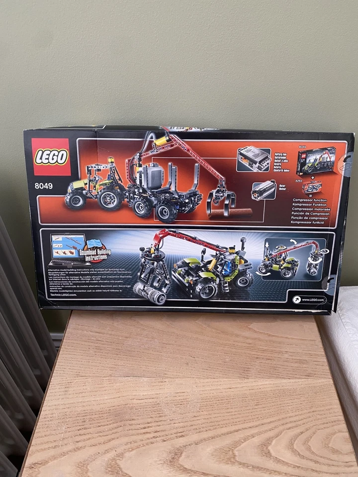 LEGO Technic 8049 Tractor with Log Loader, photo 4 of 5