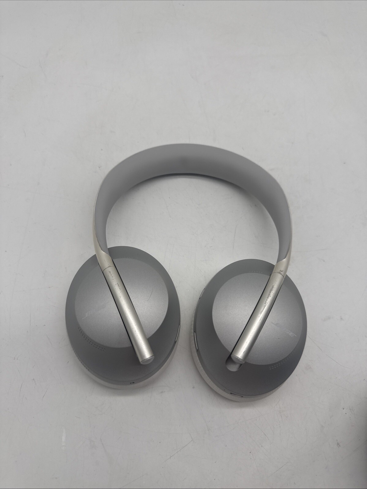 Bose 700 Noise-Cancelling Wireless Headphones in Silver without Case Model 15-image