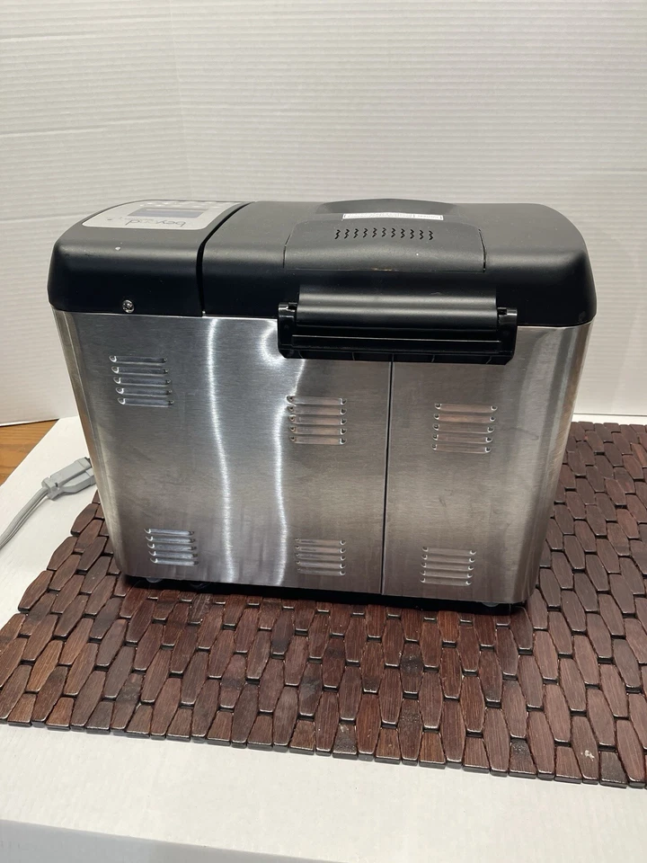 Máquina automática para hacer pan White Westinghouse by Beyond WBYBM2 2 lb cromada Foto 4 de 4