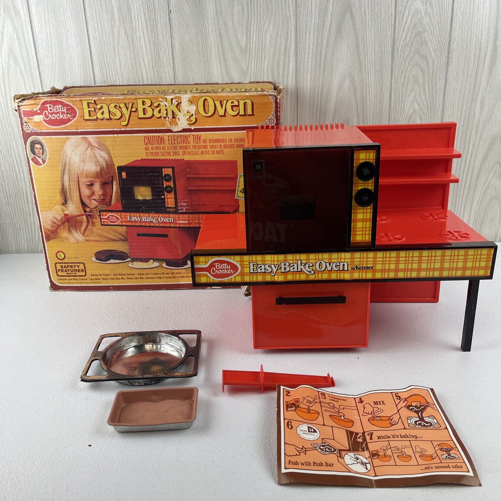 Vintage 1973 Orange  Betty Crocker Easy Bake Oven - Kenner w/Box Accessories