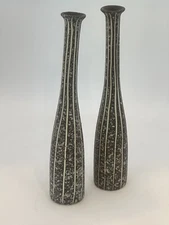 Ceramic Vase Pair With Elongated Stripes And Texture For The Single Bud