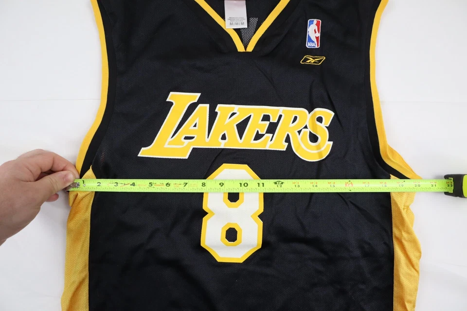 Camiseta de basquete masculina Reebok média (M) Kobe Bryant Lakers preta/amarela #8 - Imagem 3 de 4
