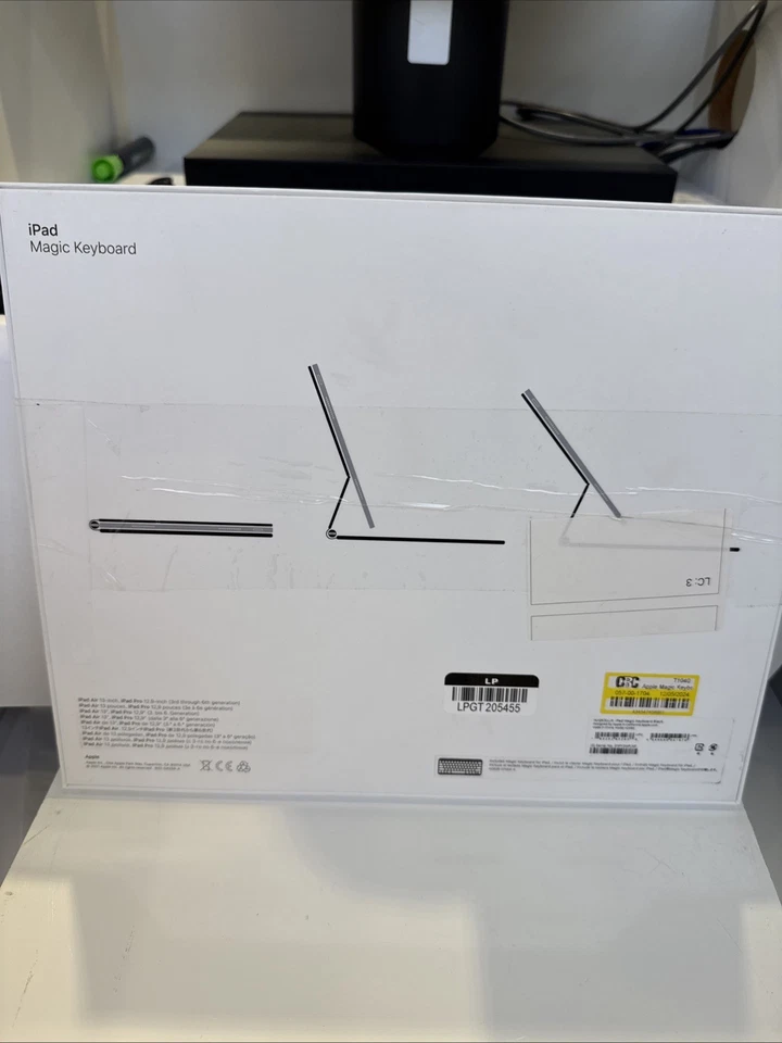 Apple Smart Magic Keyboard Folio for 12.9" iPad (3rd Gen) Model A2039 Black - Image 2 of 3