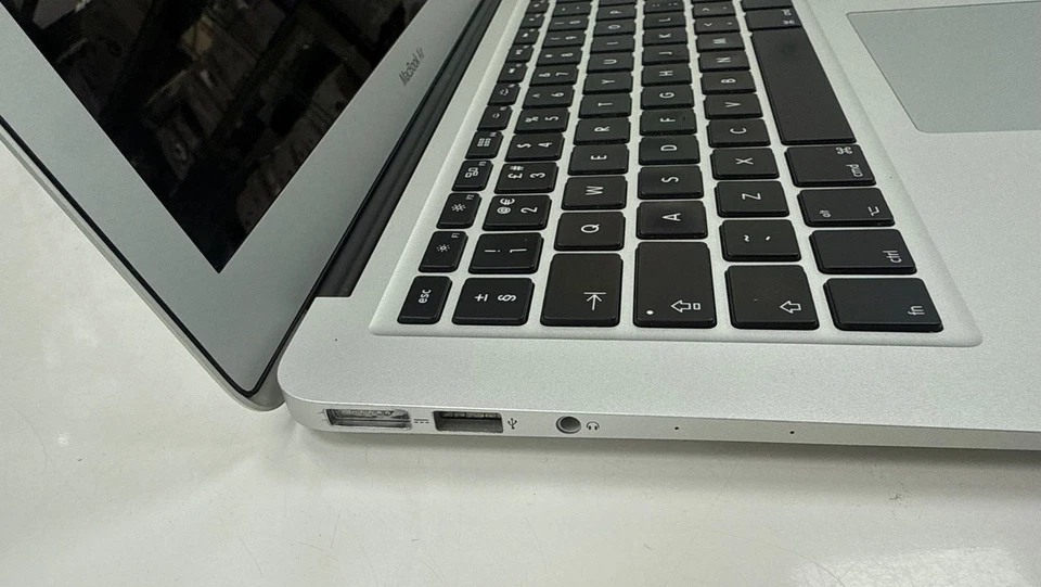 Apple MacBook Air 13" 2017 · i5 · 8GB · 512GB, photo 4 of 5