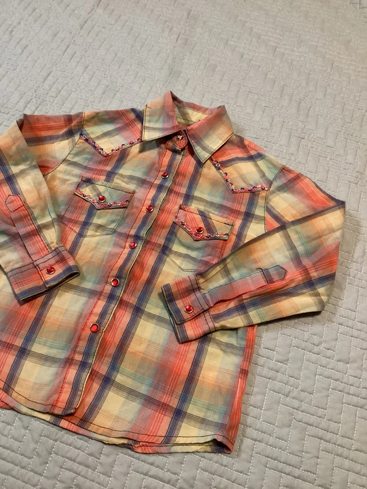 Рубашка для девочек Ruby Red Snap Up с длинным рукавом Rock 47 Wrangler размер XS - Изображение 2 из 4