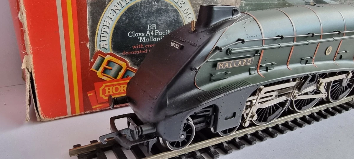 Hornby R.350 Locomotive BR Mallard Class A4 4 6 2 60022 OO Gauge Boxed