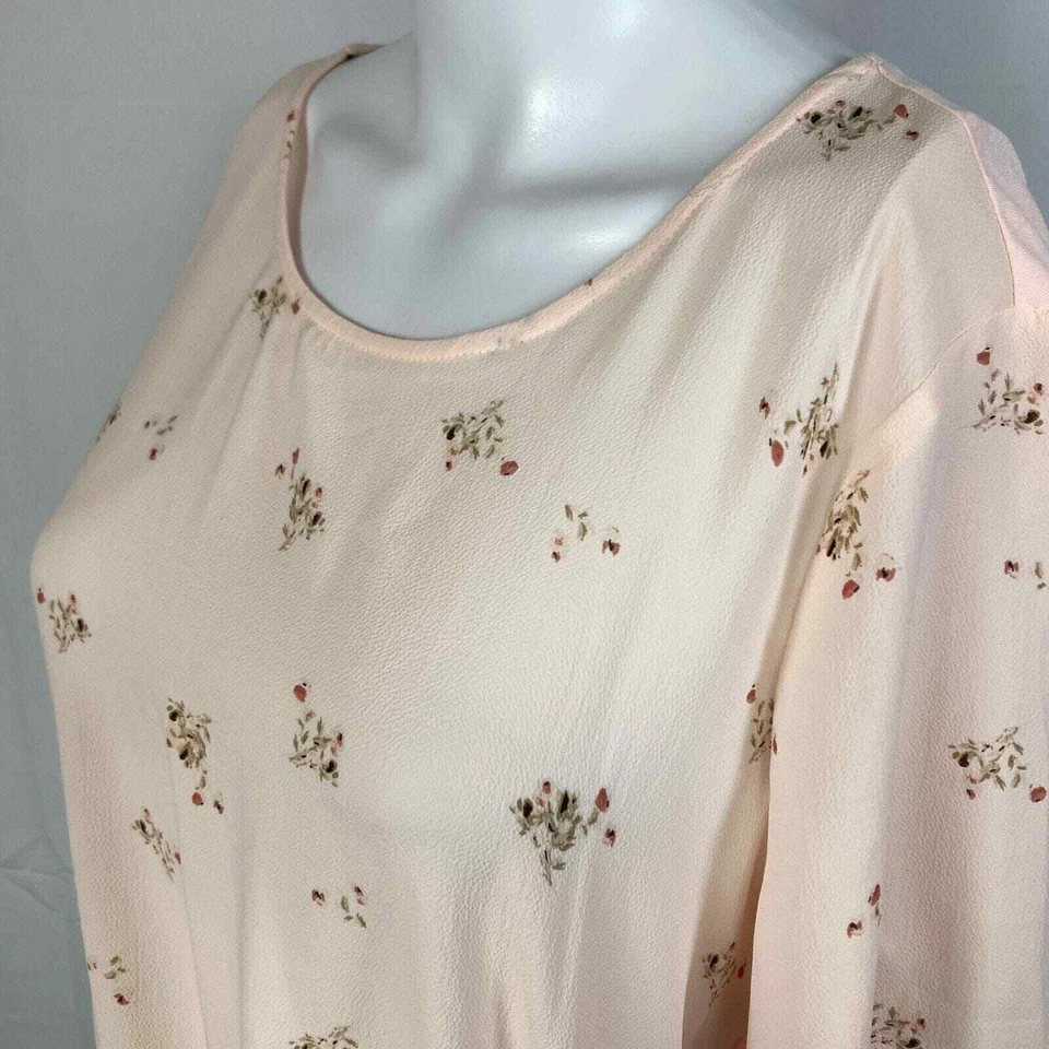 Vince Camuto Shirt Womens Sz M Pink Floral Stretch Asymmetrical Short Sleeve - Image 2 of 4