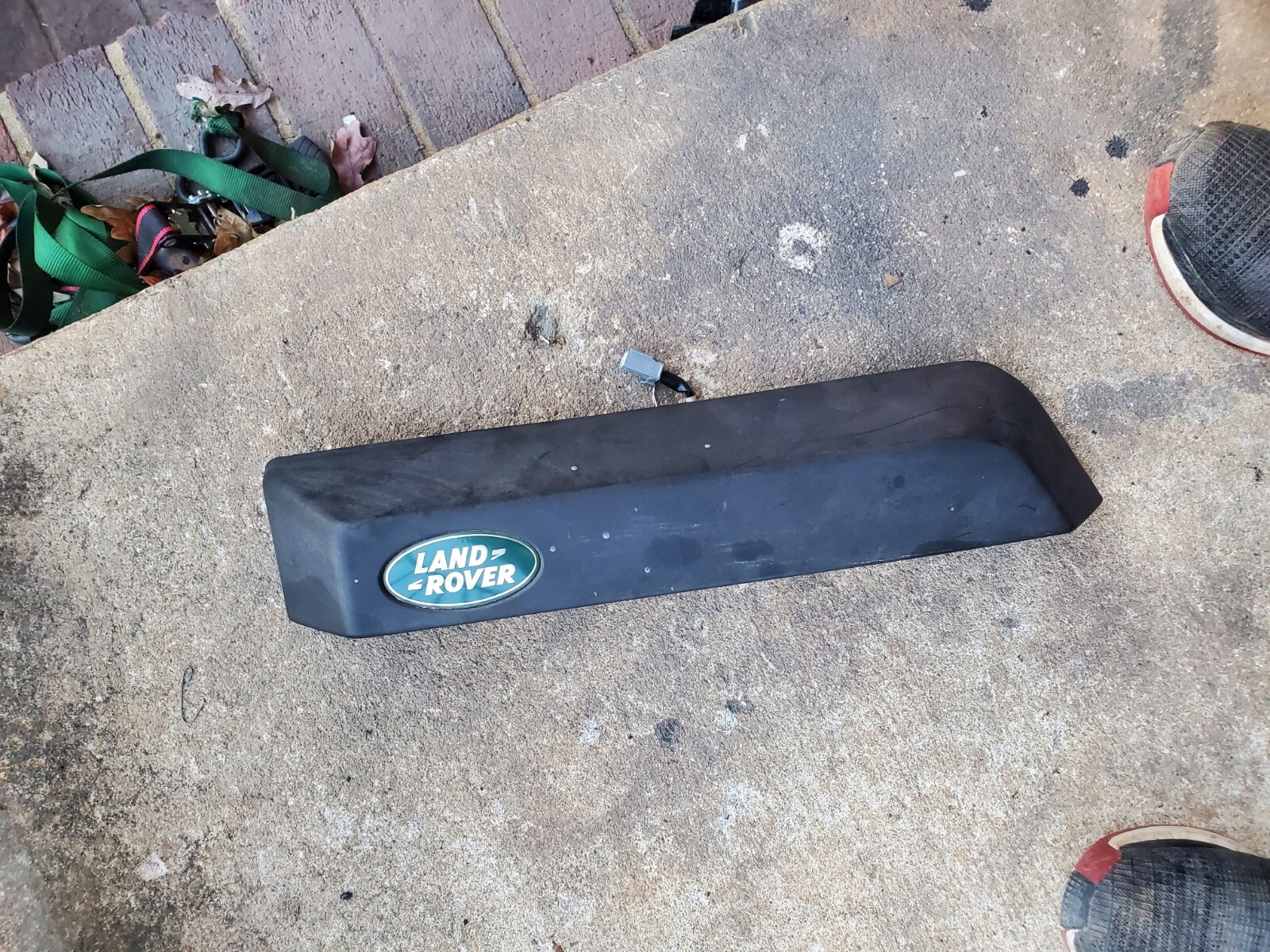 0508 LAND ROVER LR3 TAIL GATE DOOR HANDLE CXB000456 2 BRKN STUDS