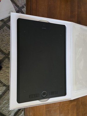 Wacom Intous Pro Large PTH-860 Graphics Drawing Tablet