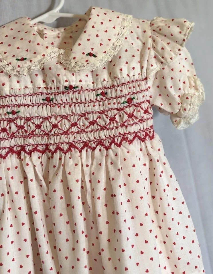 Vintage Homemade 80's-90's Baby Girls 12-18M Smocked Hearts Short Sleeve Dress - Image 3 of 4