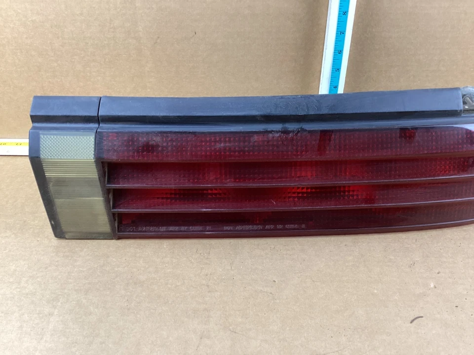 Luz trasera derecha pasajero Chevrolet Corsica 1992-1996 16505852 OEM Foto 3 de 4