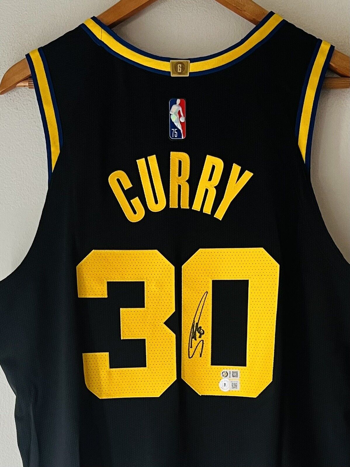 Golden State Warriors Stephen Curry Autographed White Nike Association  Edition 75th Anniversary Logo Jersey Size 48 Beckett BAS QR Stock #216027