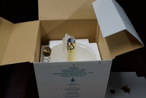 New in Box Vintage PartyLite GASLIGHT Utility Candle Lamp P0472 Brass Tone - Picture 3 of 3