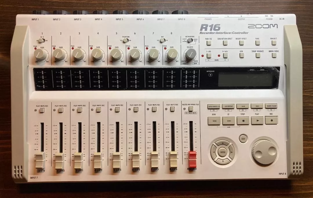 ZOOM R16 Used Portable Multi track recorder Tested