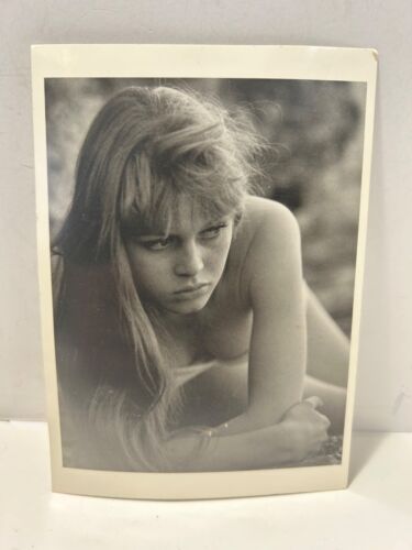 Vintage Brigitte Bardot Postcard New Old Stock-Licensed Reprint Philippe Halsman - Picture 4 of 7