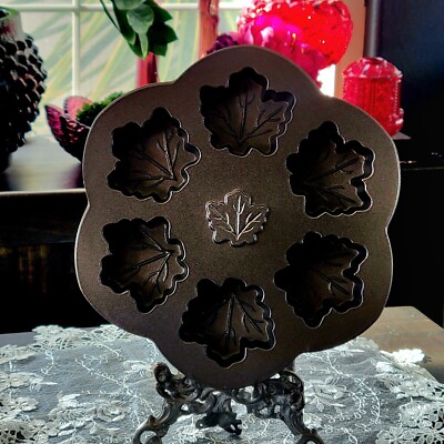 Nordic Ware Maple Leaf Muffin Pan 6カップ s-l400.jpg