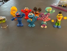 Sesame Street Neighborhood Friends Deluxe Figure 9