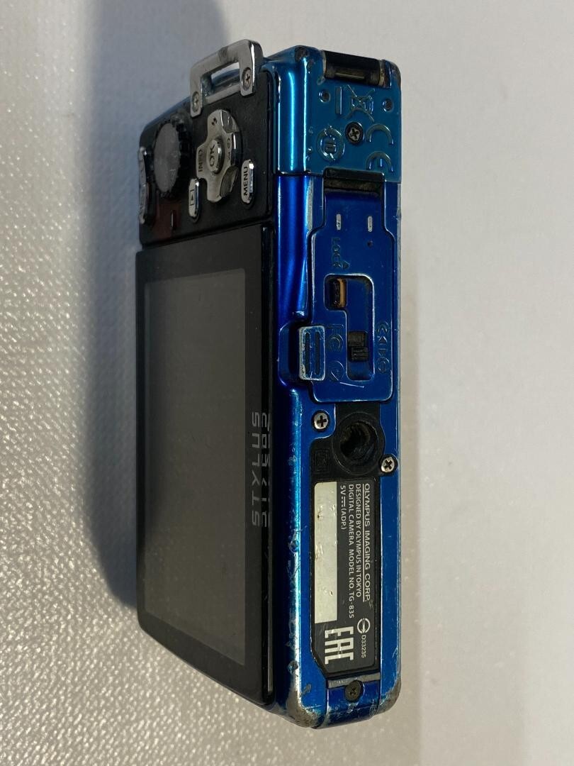 Olympus TG-835 Tough Camera - Blue (16MP, 5x Zoom) 3 inch LCD junk