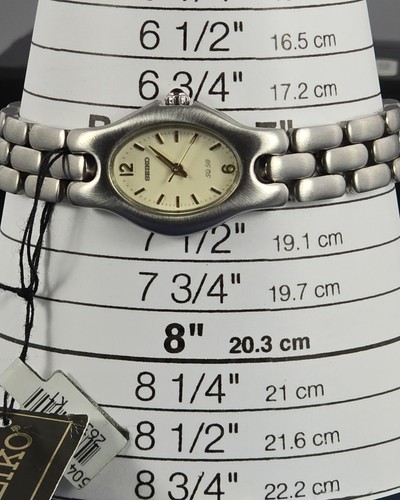 Seiko SXM553 Quartz Lady's Watch Model Silver textured finish - Picture 9 of 13
