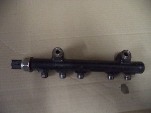 Peugeot 208 Einspritzleiste Leiste Kraftstoff Rohr Verteiler 9685297580-02 46tkm
