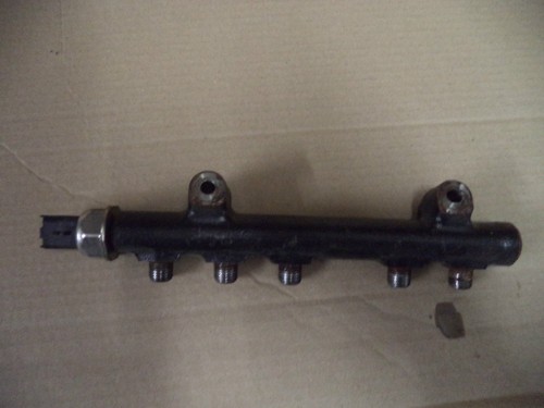 Peugeot 208 Einspritzleiste Leiste Kraftstoff Rohr Verteiler 9685297580-02 46tkm