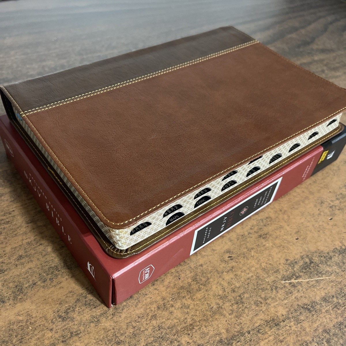 NKJV Large Print Thinline Reference Bible Thumb Indexed - Brown