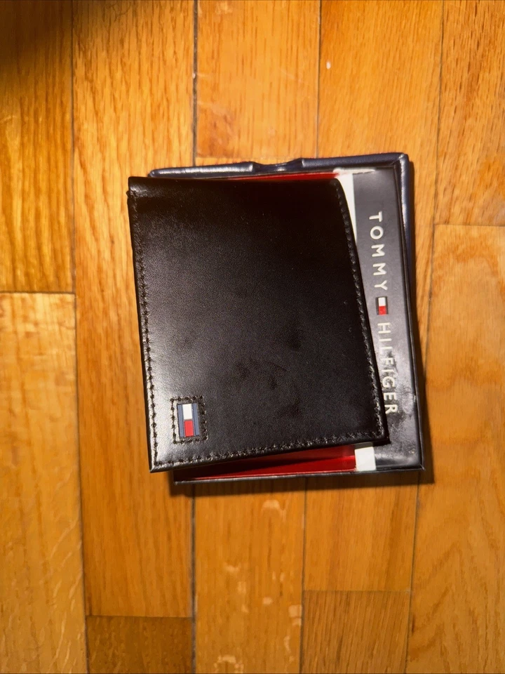 Tommy Hilfiger - Cartera de cuero plegable negra tarjetas de crédito de identificación Foto 2 de 2