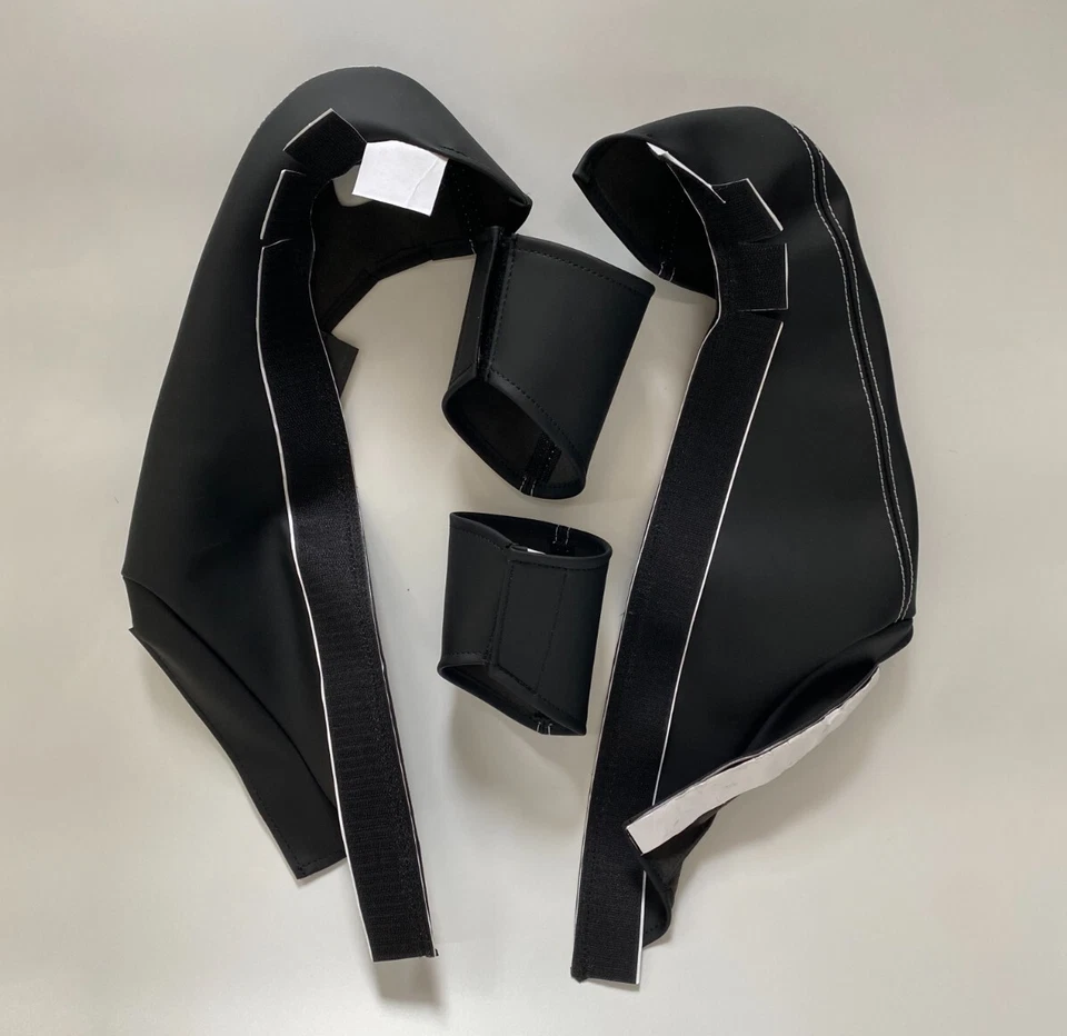 FUNDA PROTECTORA DE CUERO PARA PORSCHE 911/918 GT3 RS GT2 RS COSTURAS PLATEADAS Foto 2 de 4