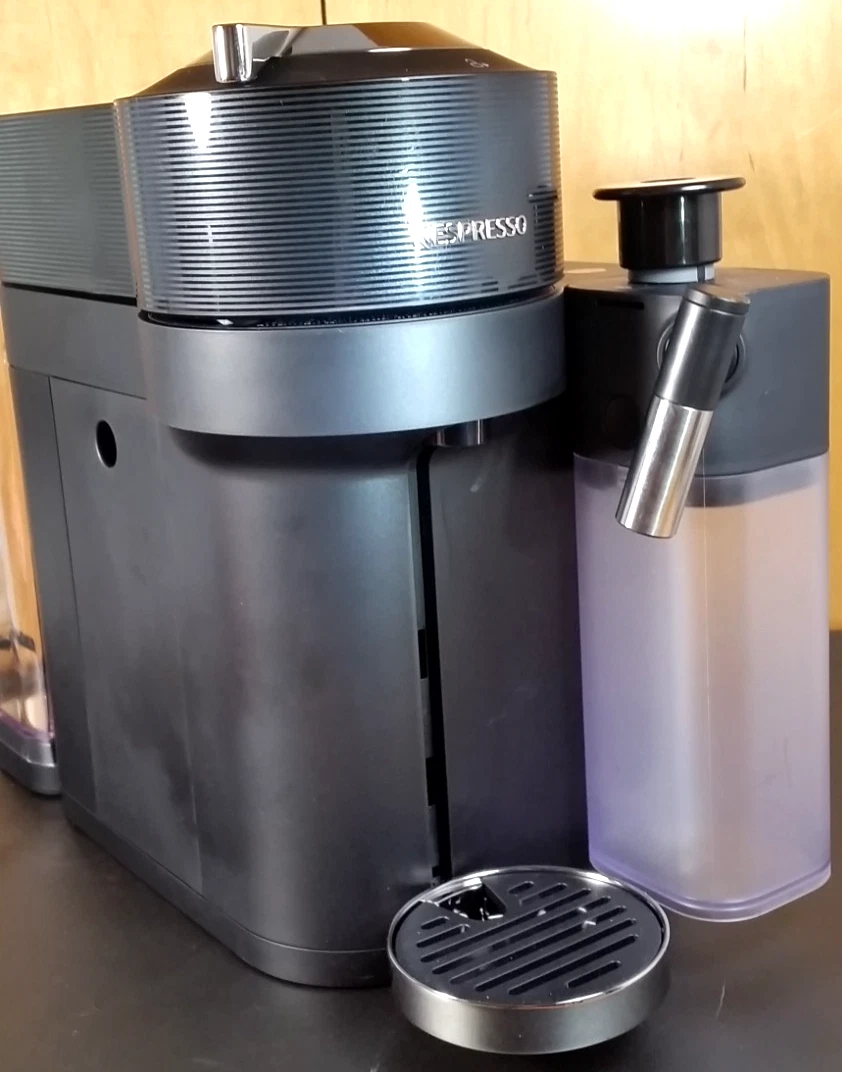 De'Longhi ENV300B Nespresso Vertuo Lattissima Expresso Coffee Machine in Black